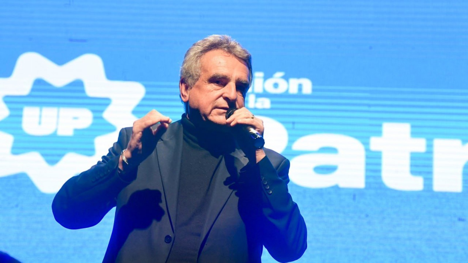 Rossi sostuvo que la oposición habla de bajar impuestos para beneficiar a "las grandes empresas"